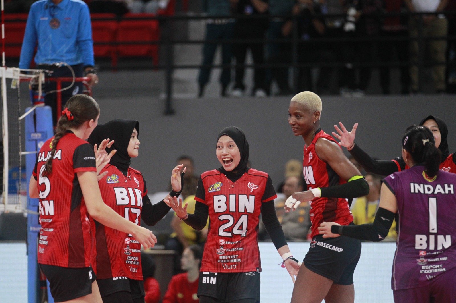 Tim putri Jakarta BIN juara putaran kedua Proliga 2024, Jumat (21/6). Foto: PBVSI