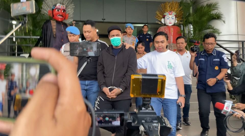 Virgoun Tertunduk Lesu Usai Jalani Tes Kesehatan Kasus Narkoba