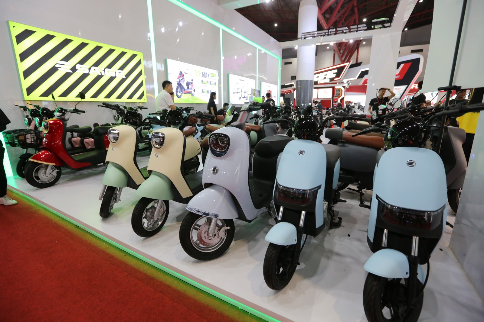 Beragam Motor Listrik Tebar Diskon Jutaan Rupiah di Jakarta Fair 2024