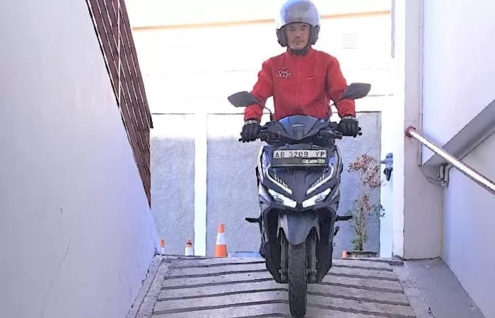Jangan Asal! Begini Cara Aman Melewati Tanjakan dan Turunan Pakai Skutik
