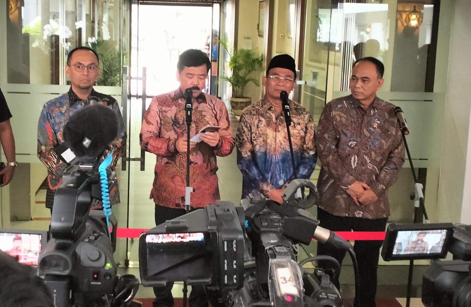 Gelar Rapat Bareng Menko Polhukam dan Menkominfo, Menko PMK: Judi Online Semakin Membahayakan