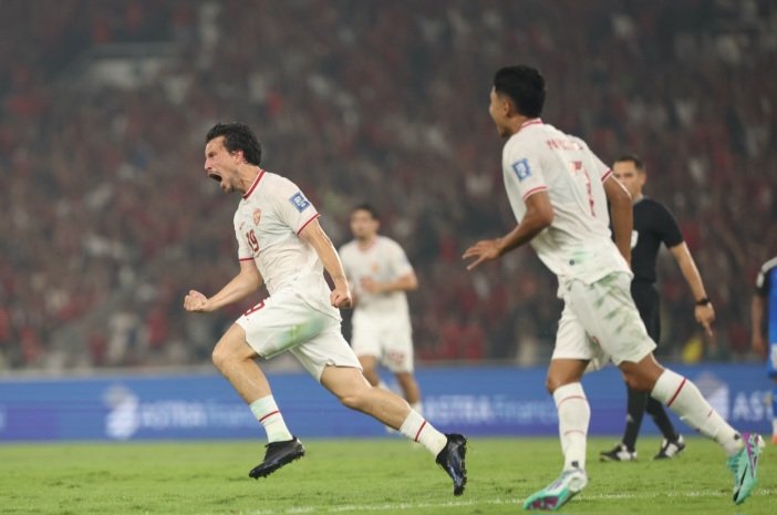 Gelandang timnas Indonesia, Thom Haye saat merayakan gol ke gawang Filipina di pertandingan kualifikasi Piala Dunia 2026 di Stadion Gelora Bung Karno, Selasa (11/6). Foto: PSSI
