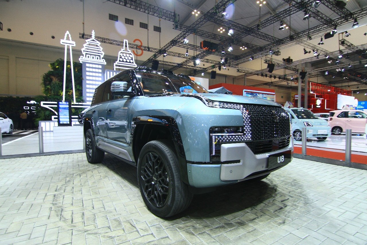 Intip Teknologi Canggih E4 Platform BYD pada Mobil Yangwang U8