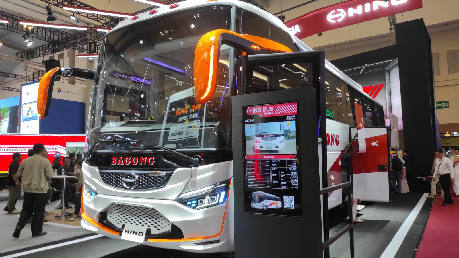 PT HMSI memajang Hino Bus AK 240 Space Frame di GIIAS 2024. Foto: apakabar.co.id/DF