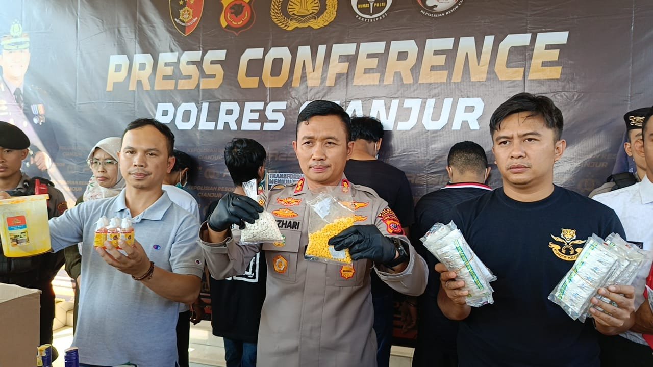 Berkedok Villa, Polres Cianjur Bongkar Praktik Pembuatan Obat Palsu