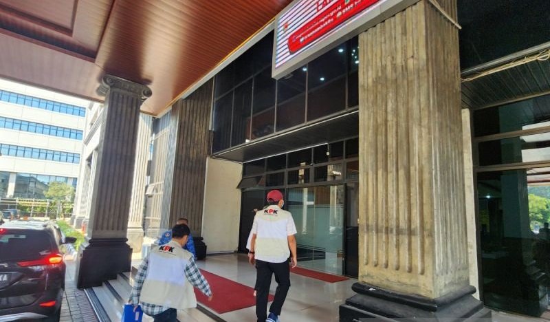 KPK Geledah Ruangan di Balai Kota Semarang