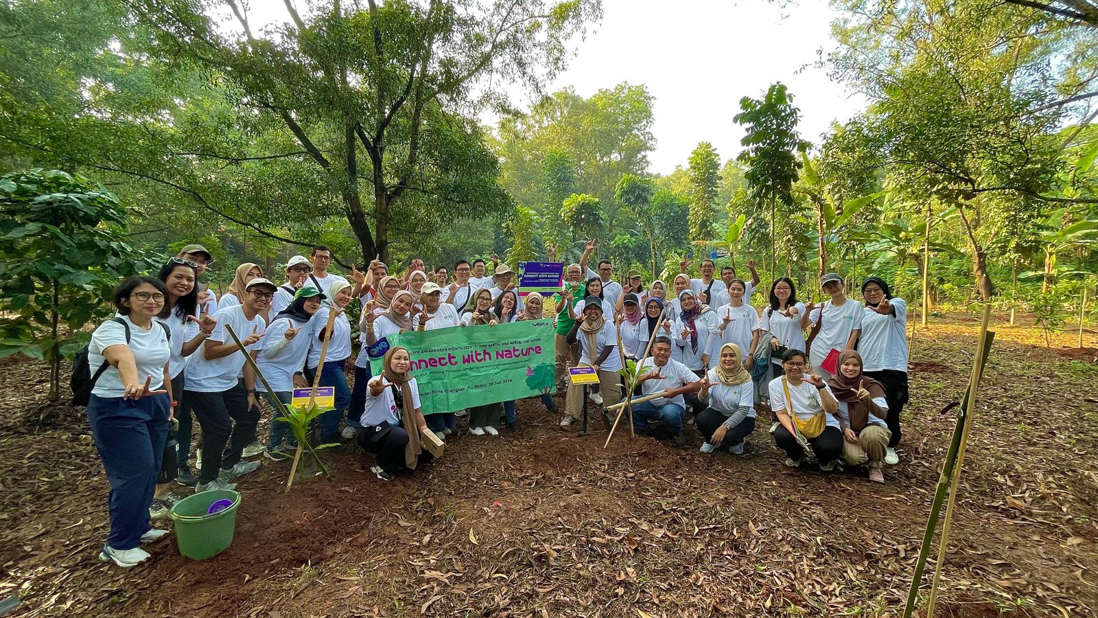 300 Bibit Pohon Khas Jakarta Ditanam di Hutan Kota Cilangkap Jakarta Timur