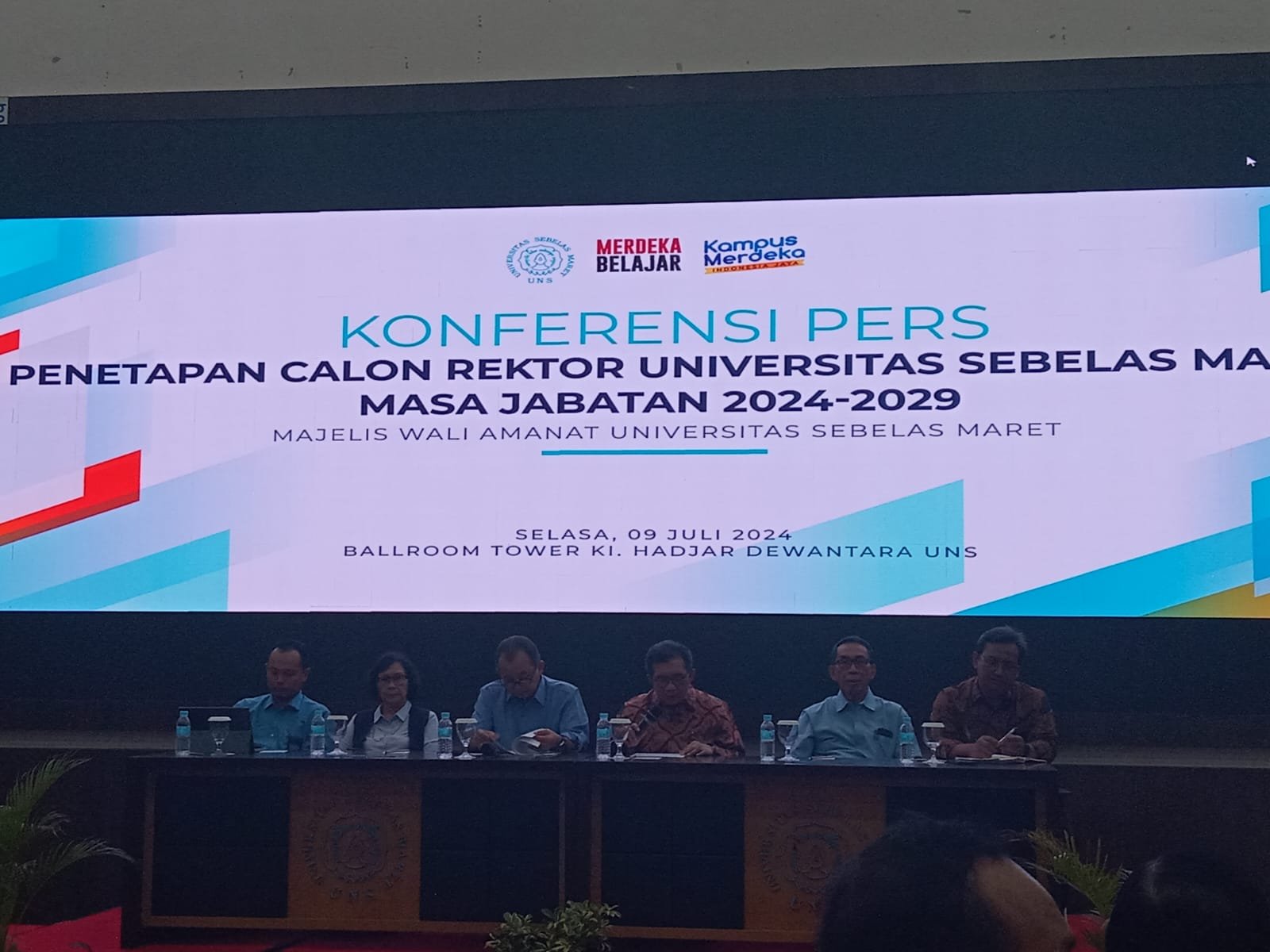 Konferensi pers penetapan calon rektor UNS. Foto: apakabar.co.id/ Fernando Fitusia