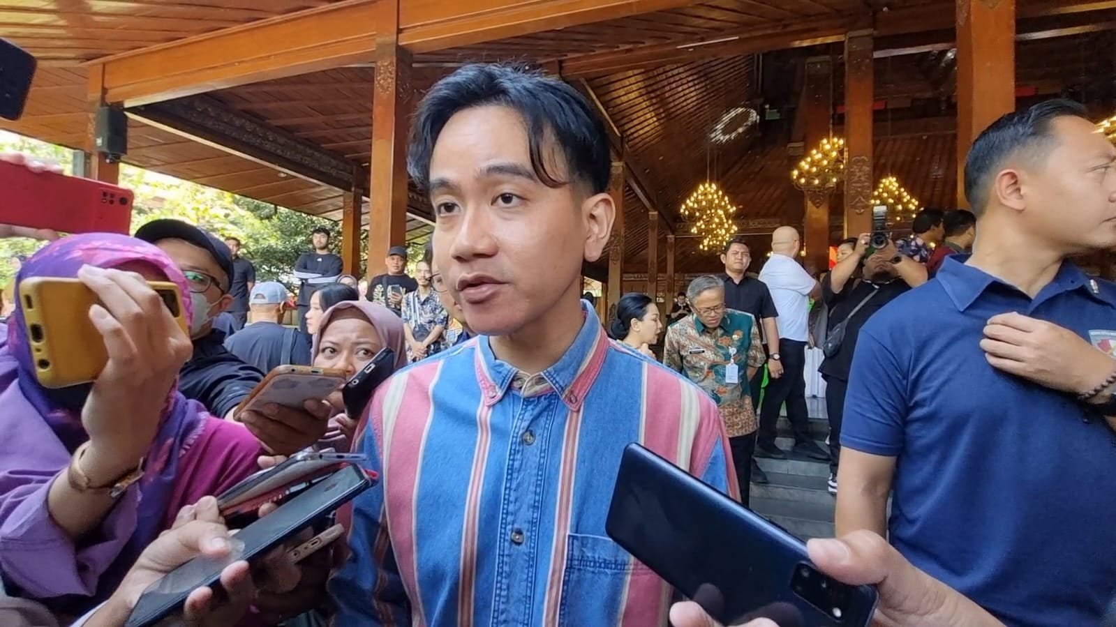 Anggaran Makan Siang Gratis Turun jadi Rp 7.500 per Anak, Gibran: Kata Siapa?