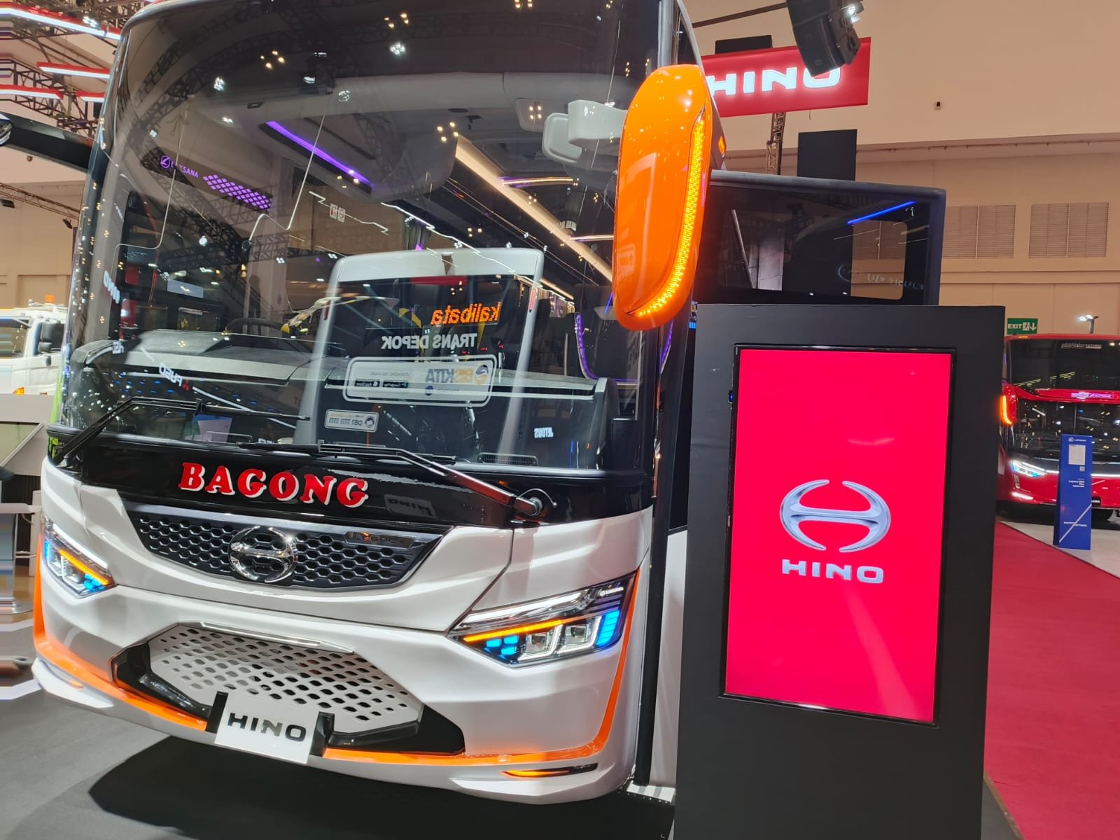 Hino berkolaborasi dengan Bismania Community untuk mendukung keselamatan berkendara. Foto: dok. HMSI