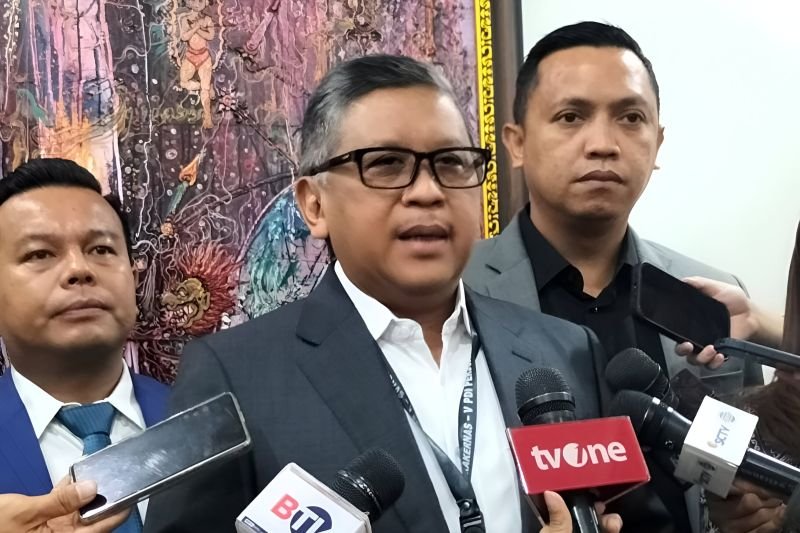 Sekjen PDI Perjuangan Hasto Kristiyanto saat memberikan keterangan kepada awak media di Kantor DPP PDIP, Jakarta, Kamis (15/8/2024). Foto: ANTARA