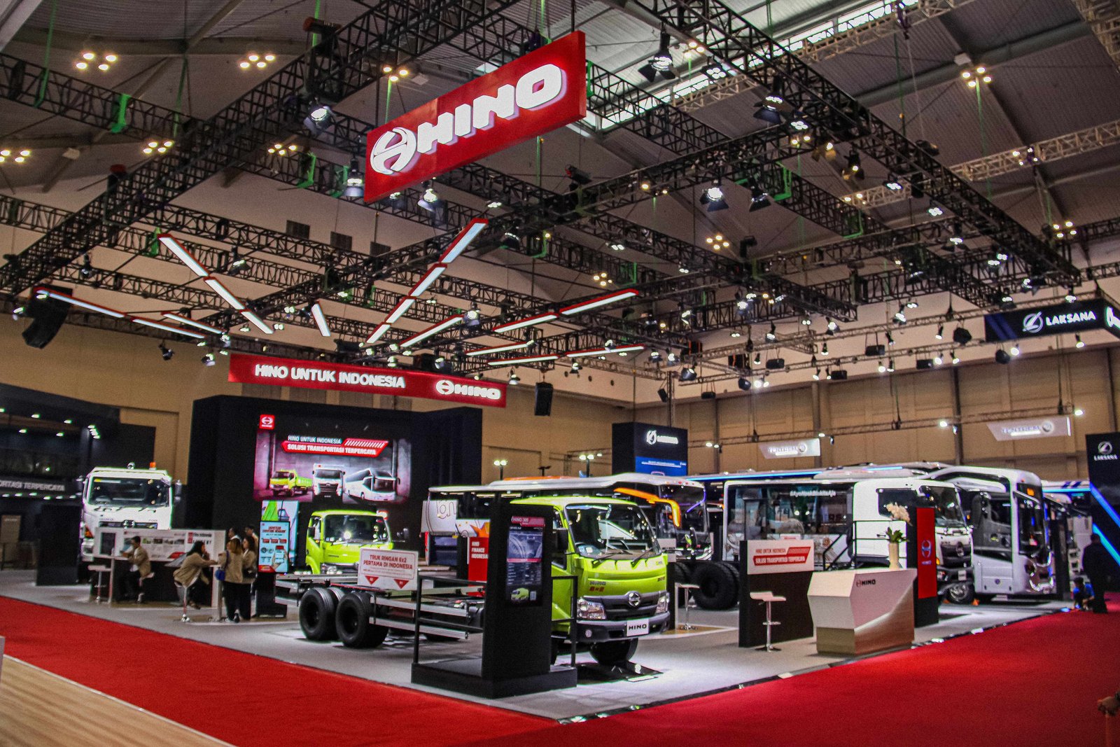 Hino Raih Ratusan SPK dan Dinobatkan Truk Favorit di GIIAS 2024