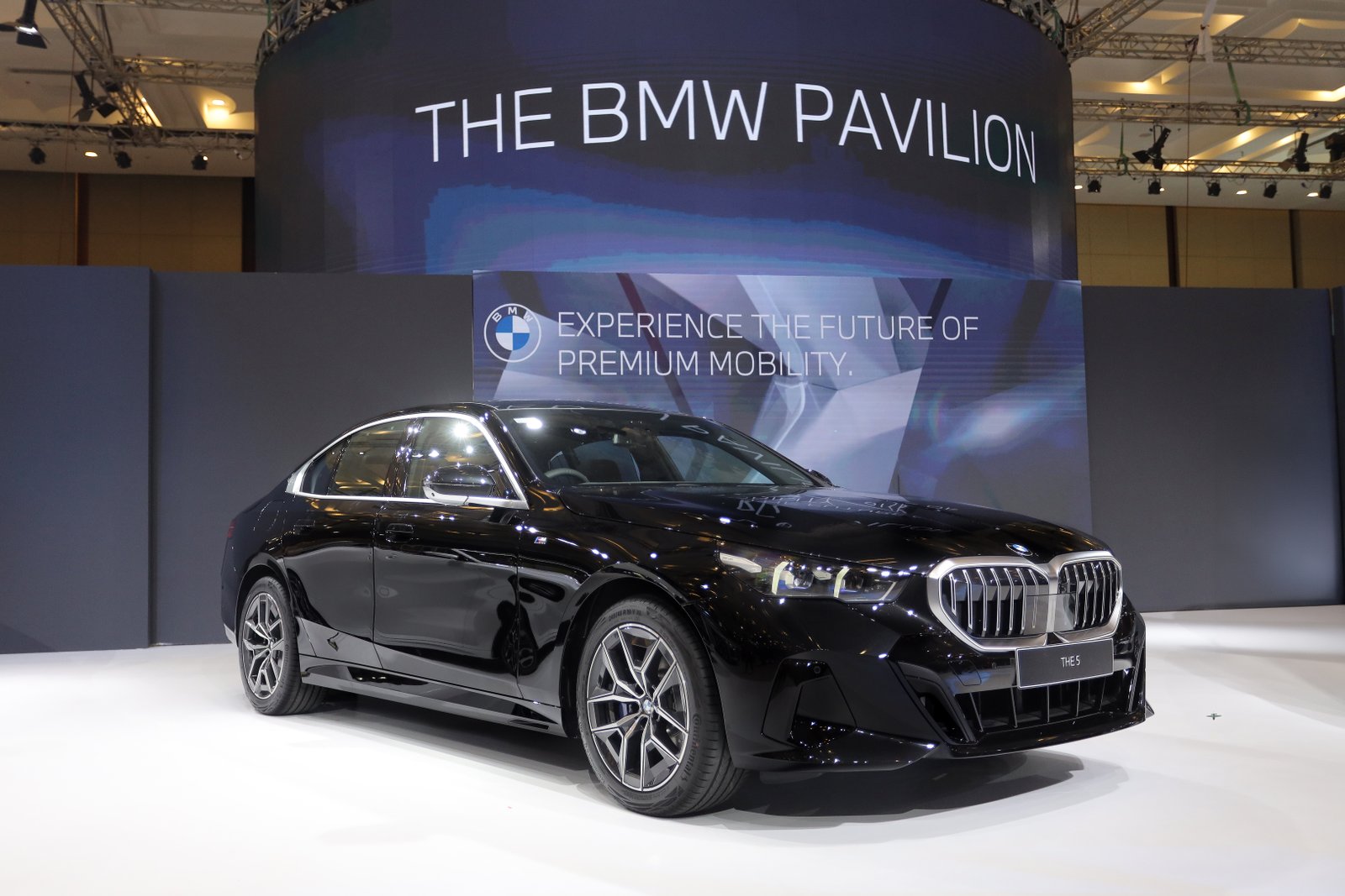 BMW 520i M Sport jadi yang terlaris di GIIAS 2024. Foto: dok. BMW