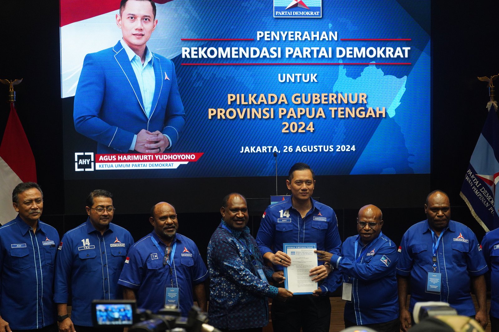 Partai Demokrat menyerahkan surat rekomendasi kepada 47 calon kepala daerah untuk Pilkada 2024. Ada 45 surat rekomendasi tingkat Kabupaten/Kota dan 2 surat rekomendasi untuk Provinsi.