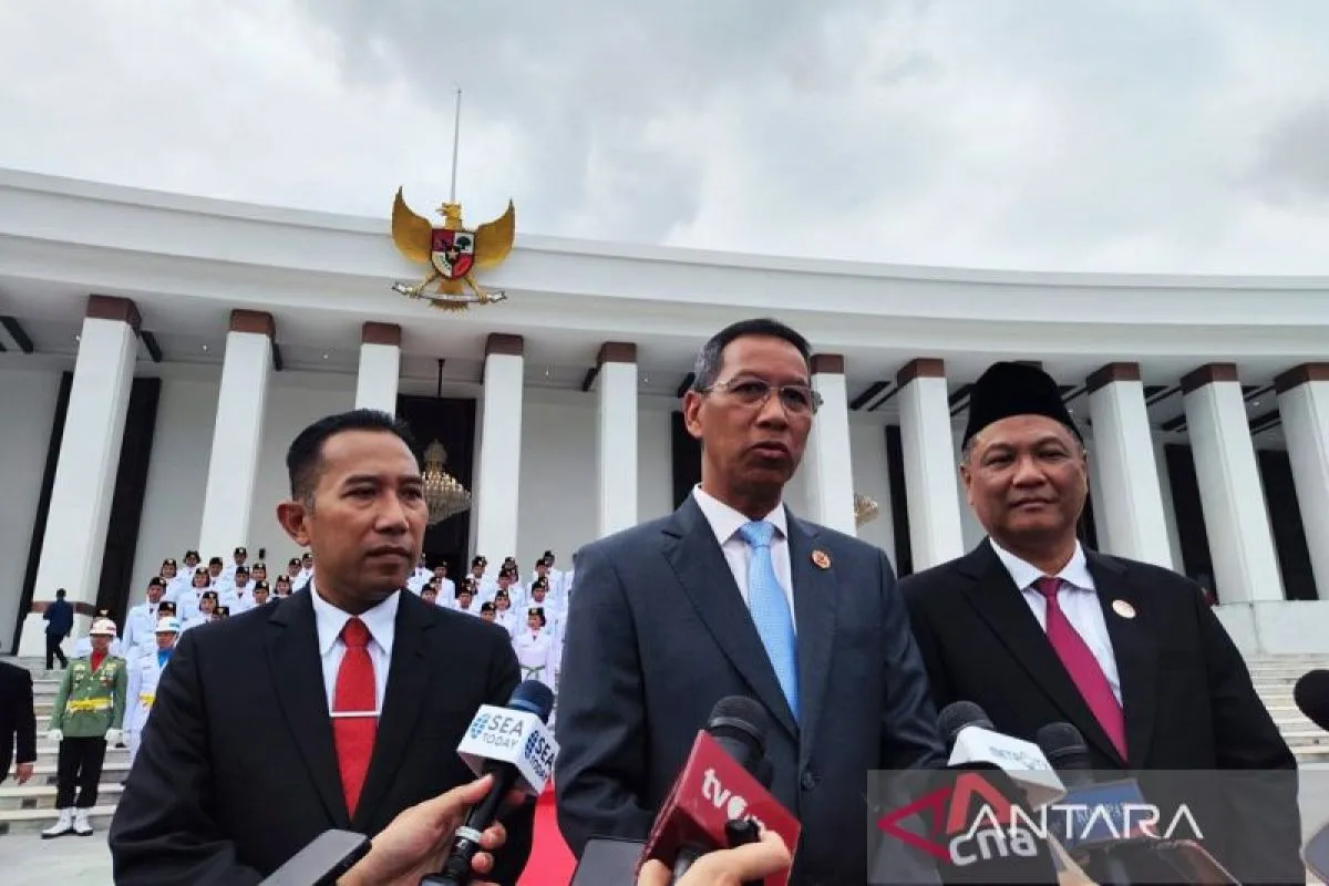 Kepala Sekretariat Presiden (Kasetpres) Heru Budi Hartono memberi keterangan pers usai acara pengukuhan Pasukan Pengibar Bendera Pusaka (Paskibraka) Tingkat Pusat Tahun 2024 di Istana Negara, IKN, Kaltim, Selasa (13/8/2024). ANTARA/Mentari Dwi Gayati/am.
