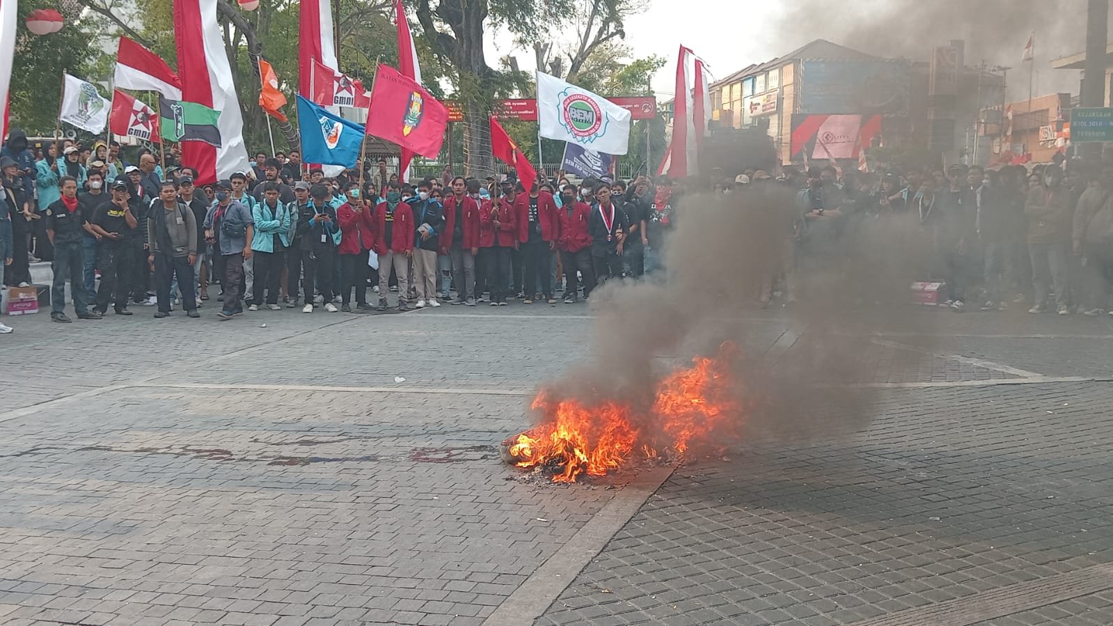 Demo Tolak RUU Pilkada di Solo, Masa Aksi Serukan “Pulangkan Jokowi Sekarang Juga”