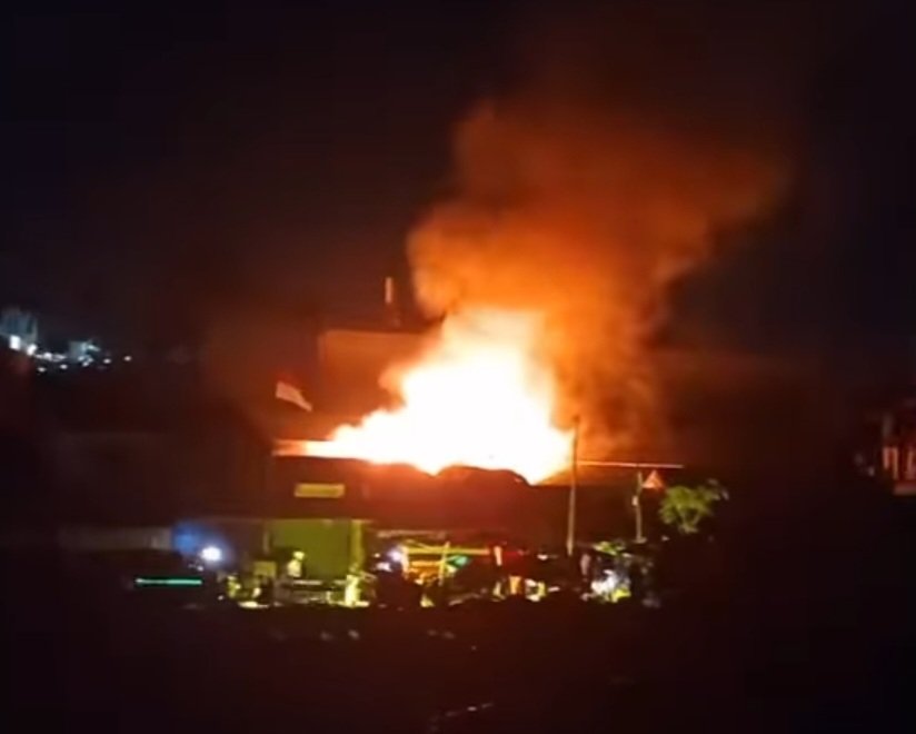 Kebakaran Landa Pasar Segiri, Disdamkar Samarinda Lakukan Pendataan