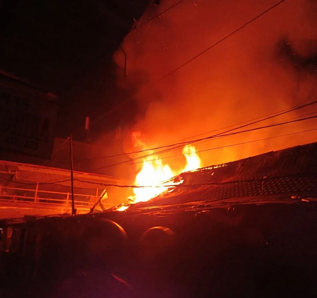 Api di Pasar Segiri Samarinda Hanguskan Belasan Kios, Penyebabnya Diselidiki