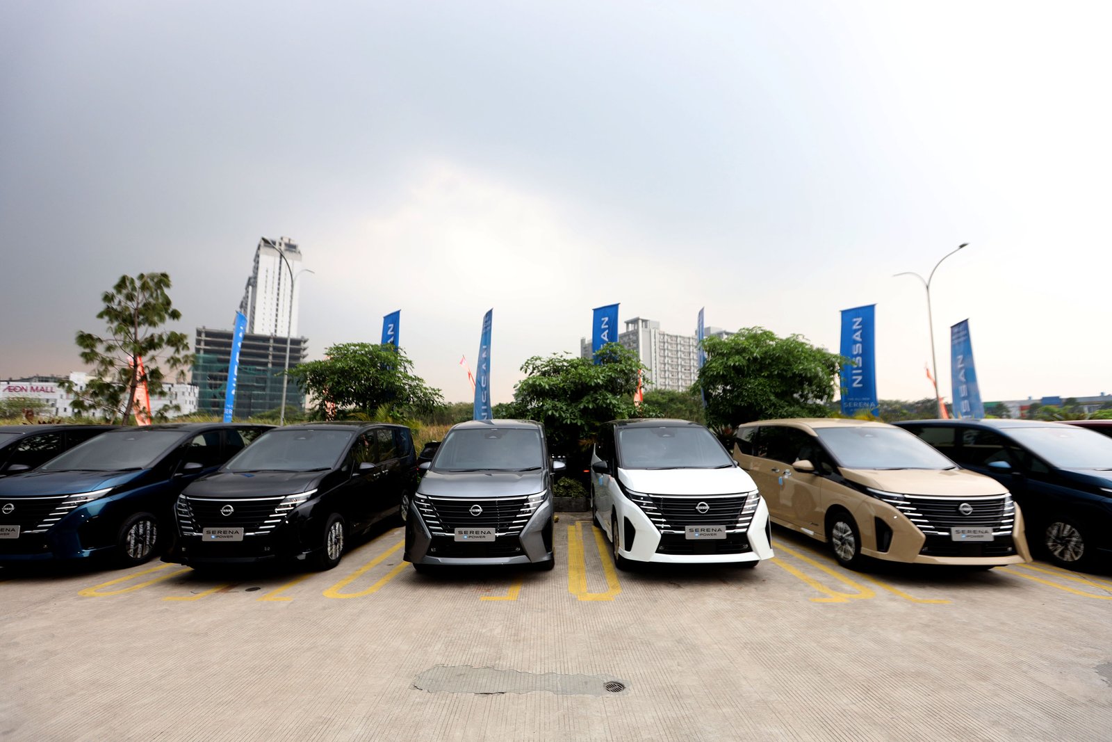 The All New Nissan Serena e-Power mulai diserahkan ke tangan konsumen. Foto: dok. NMDI