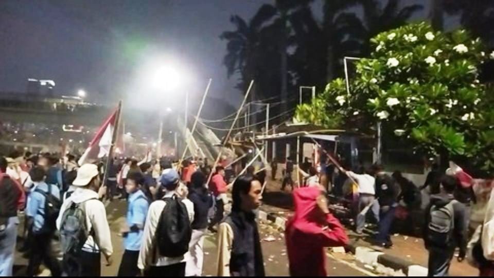 Anak STM Ikut-ikutan Geruduk Gedung DPR RI