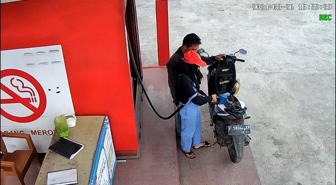 Viral, Pria Lecehkan Wanita Operator Pertashop di Cianjur