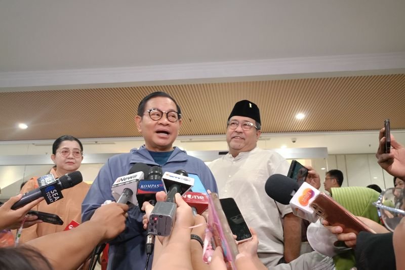 Pasangan calon (paslon) gubernur dan wakil gubernur (cagub-cawagub) DKI Jakarta Pramono Anung dan Rano Karno tiba di RSUD Tarakan Jakarta, Gambir, Jakarta Pusat, Jumat (30/8/2024). Foto: ANTARA