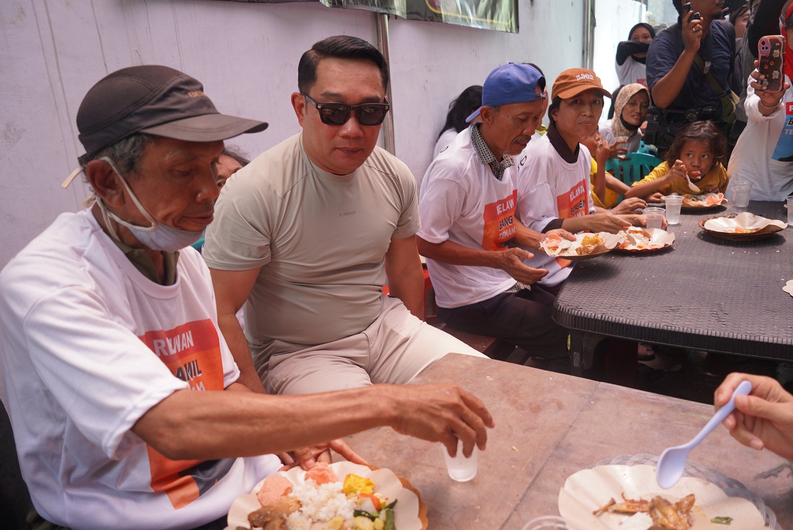 Ridwan Kamil Kunjungi Posko Makan Siang Gratis di Jakarta Utara
