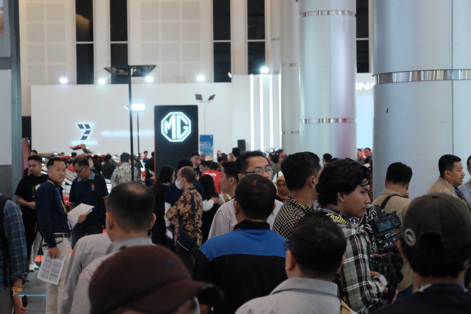 GIIAS Surabaya 2024 mencatatkan kehadiran pengunjung terbanyak. Foto: dok. Seven Event