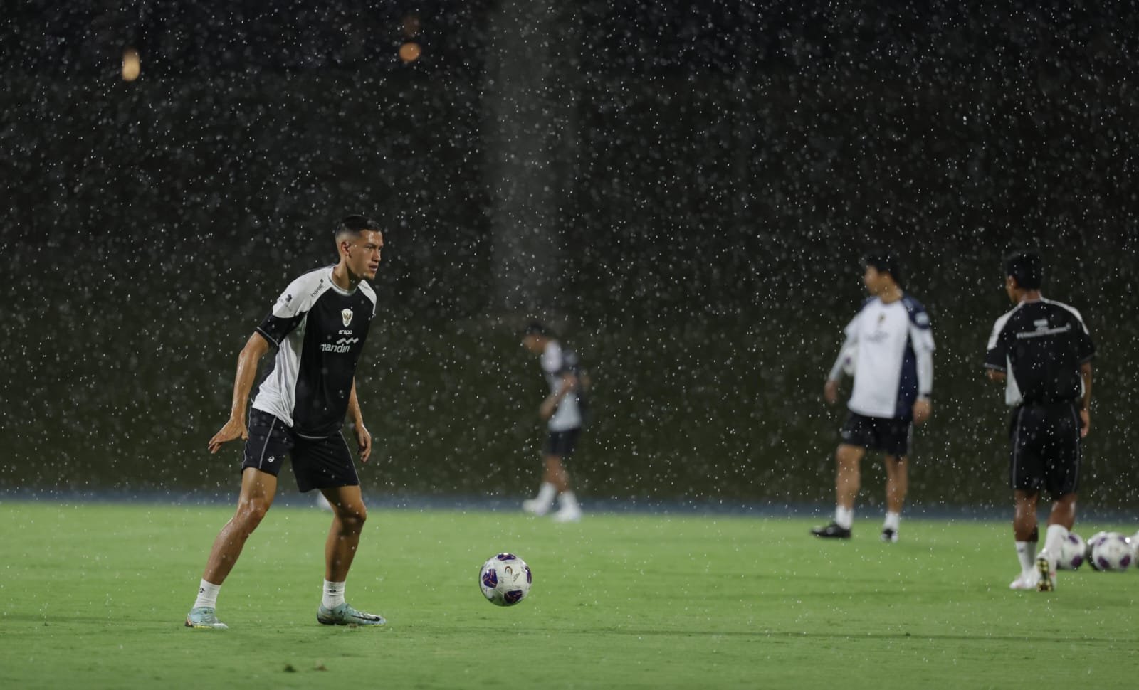 Latihan Timnas Indonesia Terganggu, Shin Tae-yong Fokus Tingkatkan Performa Pemain
