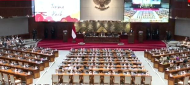 Rapat Paripurna Pembicaraan Tingkat II/Pengambilan Keputusan terhadap RUU tentang APBN Tahun Anggaran 2025.di ruang Paripurna Kompleks Parlemen, Kamis (19/9). Foto: apakabar.co.id/Muhammad Hasbi 