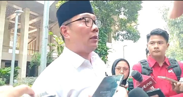 Calon gubernur Jakarta dan Mantan Gubernur Jawa Barat Ridwan Kamil usai menghadiri peringatan Maulid Nabi Muhammad SAW dan do'a kebangsaan Pimpinan Wilayah Muslimat Nahdatul Ulama DKI Jakarta di Mesjid Istiqlal Jakarta, Sabtu (21/9). Foto: apakabar.co.id/