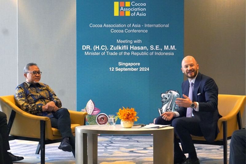 Menteri Perdagangan (Mendag) Zulkifli Hasan saat bertemu dengan pelaku industri yang tergabung dalam Cocoa Association of Asia (CAA) di Singapura, Kamis (12/9/2024). Foto: Kemendag