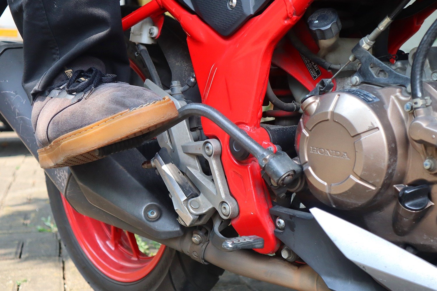 Tips mengatasi sepeda motor Honda yang sulit dihidupkan pakai kick starter. Foto: dok. WMS