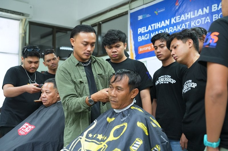 Pupuk Kaltim Sasar Pengembangan Usaha Barbershop di Bontang: Optimalkan Peluang Sektor Jasa