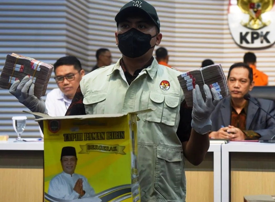 Karangan Bunga 'Lanjut OTT Kalsel' Dikirim ke KPK