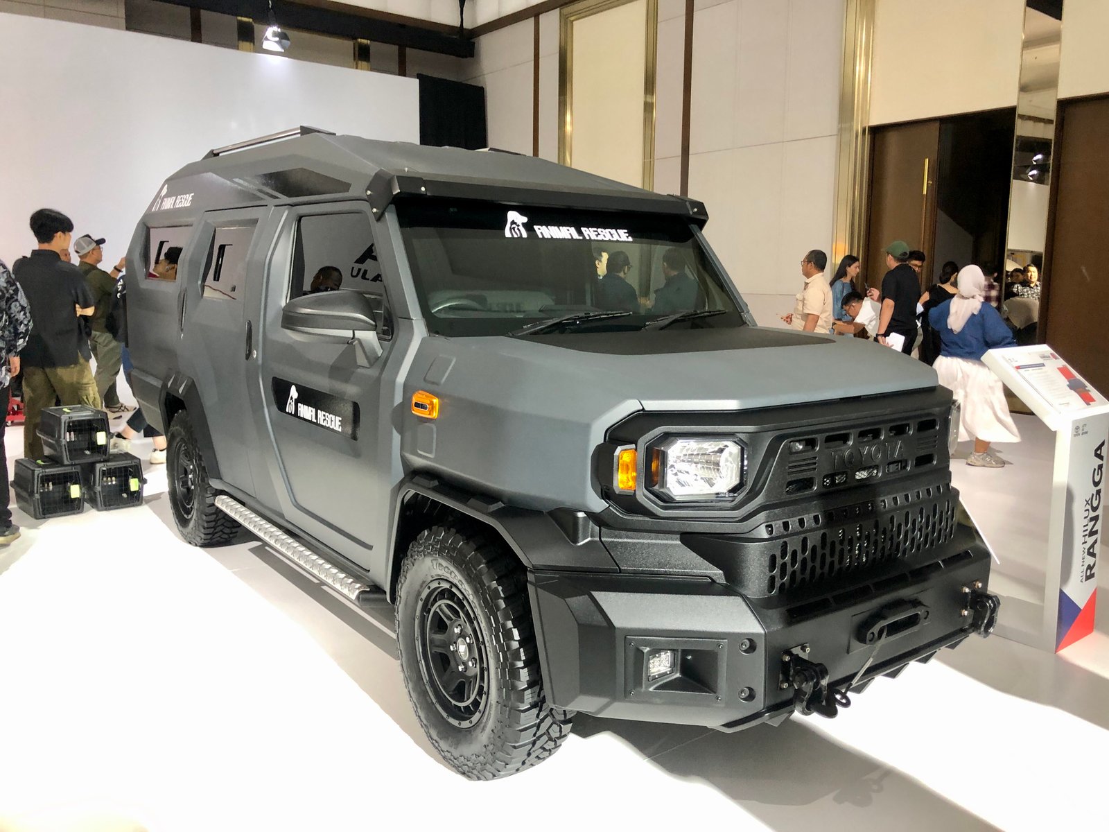 Hilux Rangga bisa dikonversi jadi beragam model, seperti pet mobile. Foto apakabar.co.id/DF