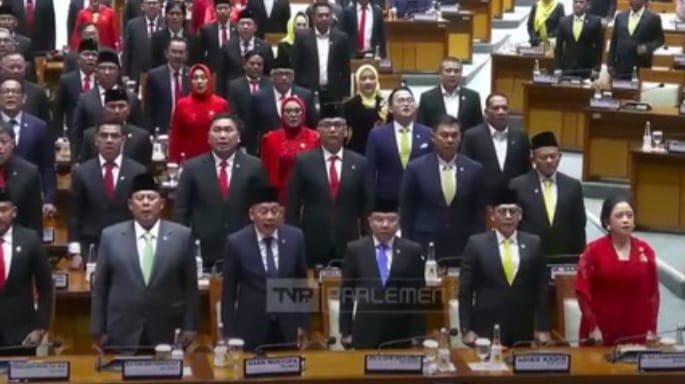 Suasana rapat paripurna penetapan dan pengambilan sumpah pimpinan DPR RI Periode 2024-2029.diruangan sidang paripurna komplek parlemen Senayan, Jakarta, Selasa (1/10).
