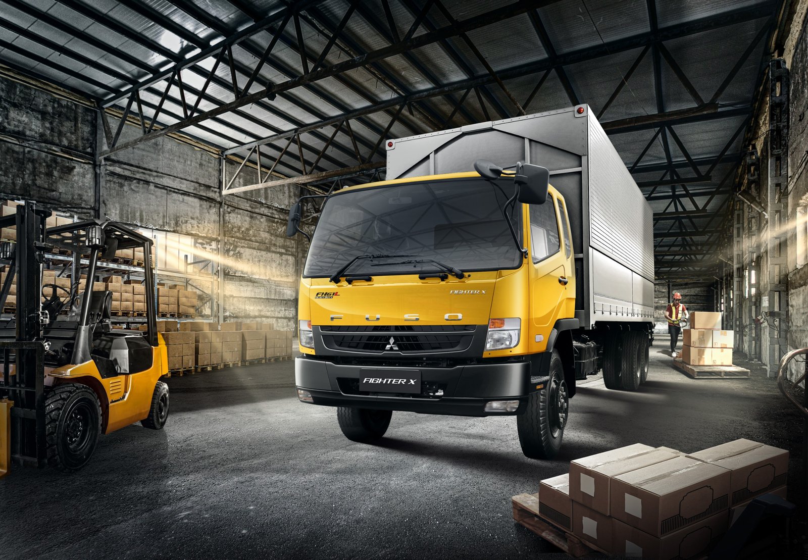 Mitsubishi Fuso lakukan penyegaran pada Fighter X di bagian girll dan bumper. Foto: dok. KTB