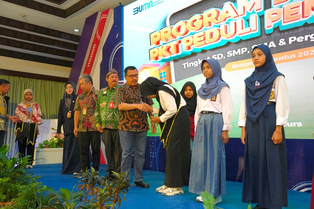 Merdeka Pendidikan untuk Anak Negeri, Pupuk Kaltim Salurkan Beasiswa Rp3,8 Miliar!