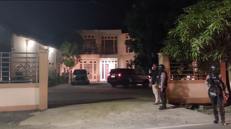 Rumah Gubernur Kalsel Diobok-obok KPK, Duit Ratusan Juta Disita!