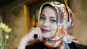 Marissa Haque, artis senior yang terkenal gemar belajar dan akhirnya menjadi politisi.