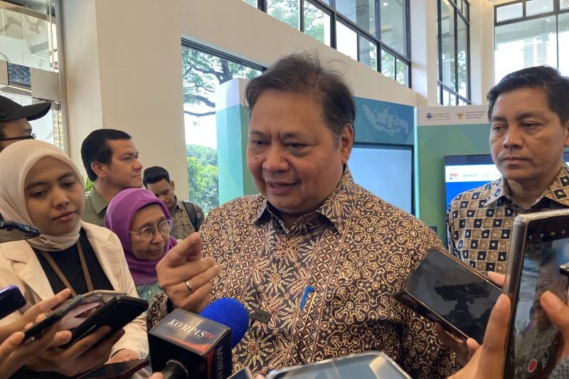 Jurus Jitu Menko Airlangga Jaga Daya Beli Masyarakat
