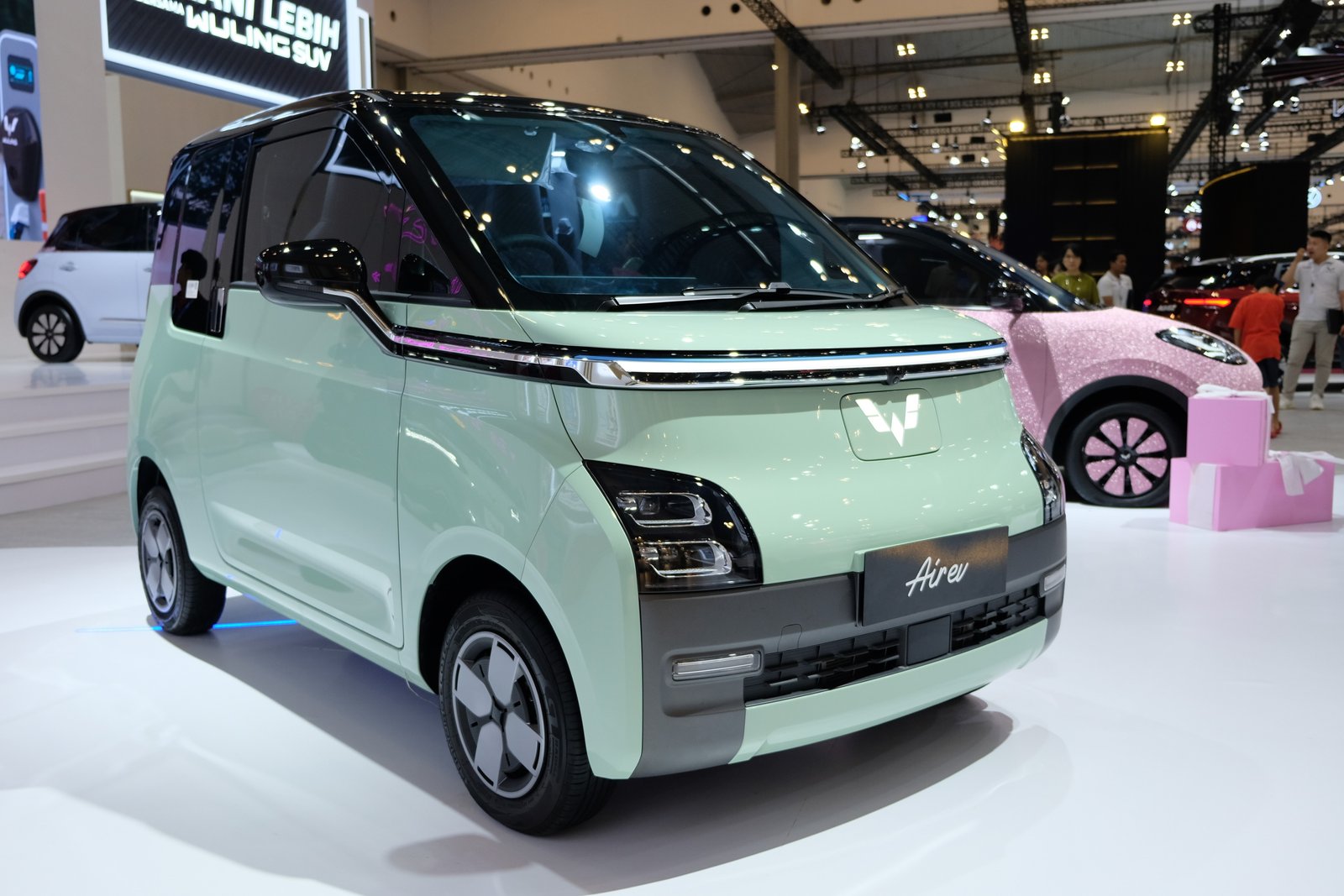 Wuling Bawa Serta Air ev, Mobil Listrik Populer di Indonesia Hadir di GJAW 2024