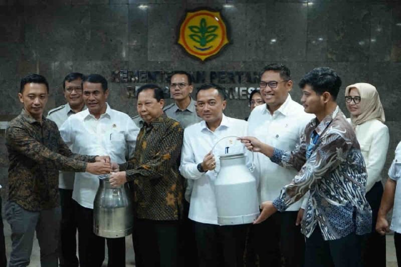 Mentan Mediasi Peternak Sapi Perah dan Industri Pengolahan Susu