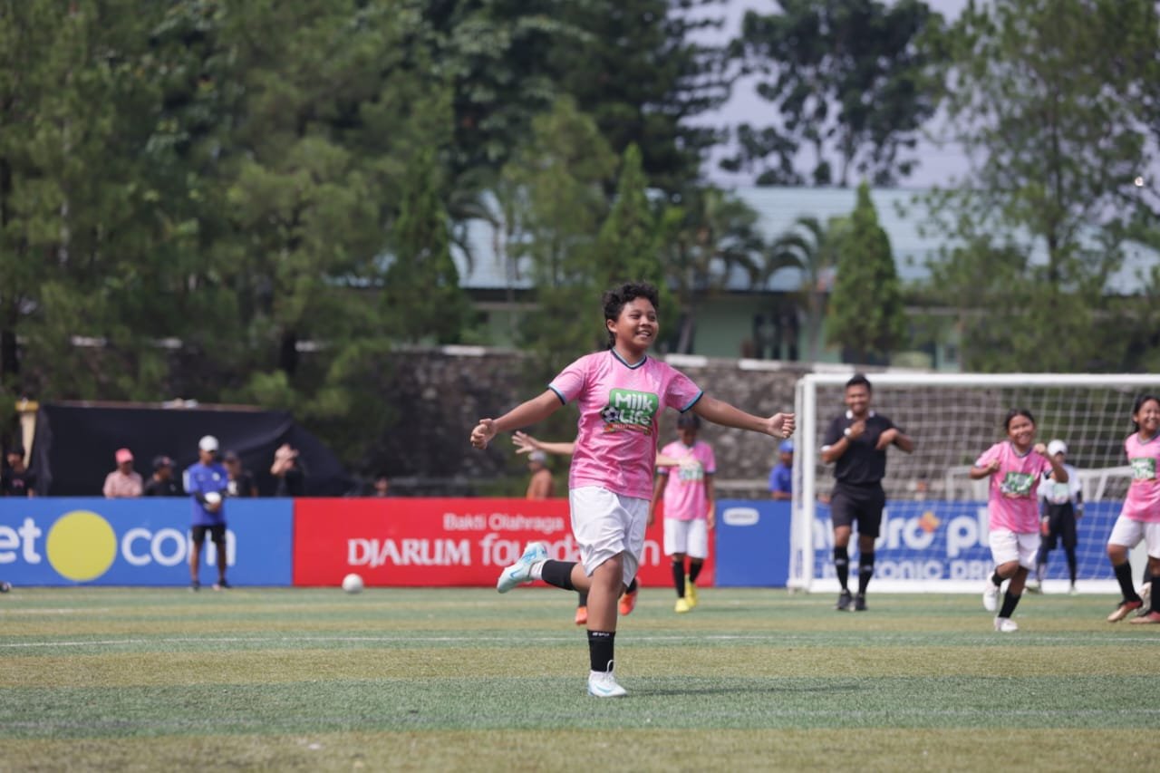 SD Cinta Kasih Tzu Chi dan SDN Kebagusan 03 Juara MilkLife Soccer Challenge Jakarta Seri 2 2024