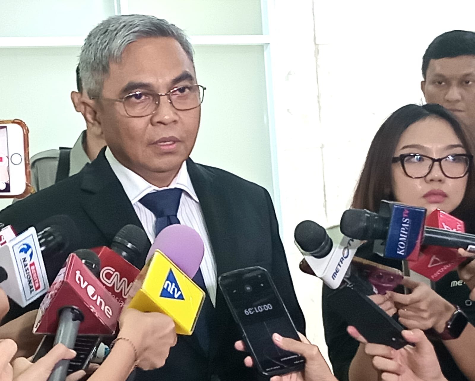 Irjen Kementerian Pertanian (Kementan), Komjen Setyo Budiyanto salah satu calon pimpinan KPK Periode 2024-2029 saat memberikan keterangan kepada awak media usai mengikuti fit and proper test calon pimpinan KPK dengan Komisi III DPR RI, Senin (18/11). Foto