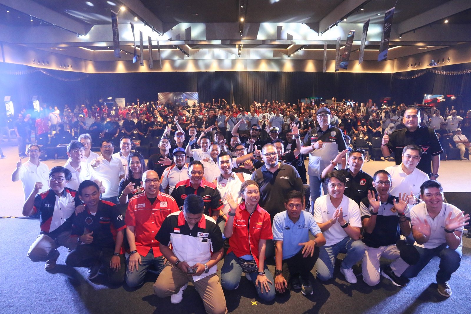 Para anggota komunitas TOC (Toyota Owners Club) meramaikan kegiatan Toyota Jamboree ke-13. Foto: dok. TAM