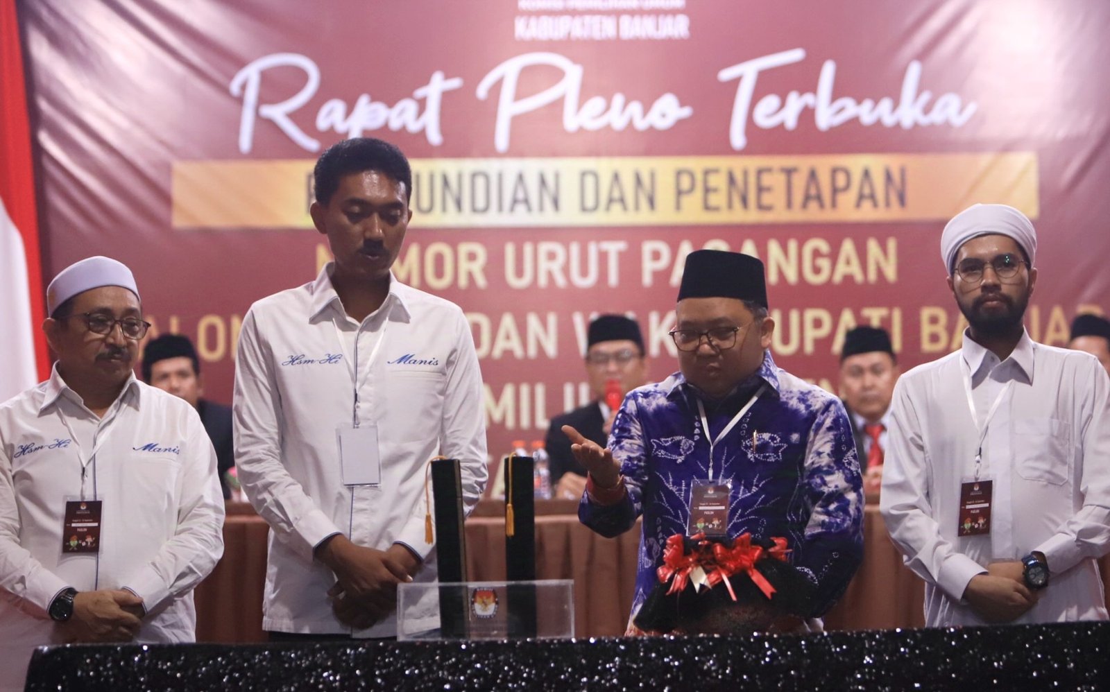 Paslon Pilbup Banjar. Saidi Mansyur-Said Idrus (kiri) dan Syaifullah Tamliha-Habib Ahmad Bahasyim. Foto: apakabar.co.id