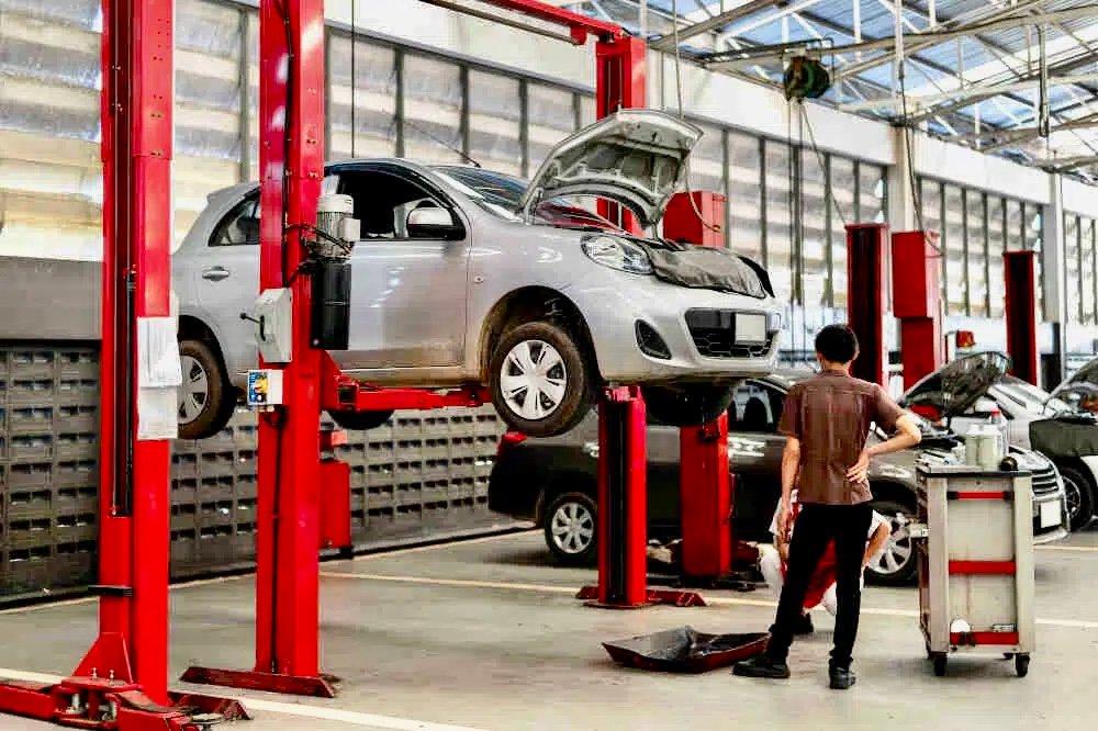 Shop&Drive menggelar program undian SPEKTA. Foto: dok. AOP