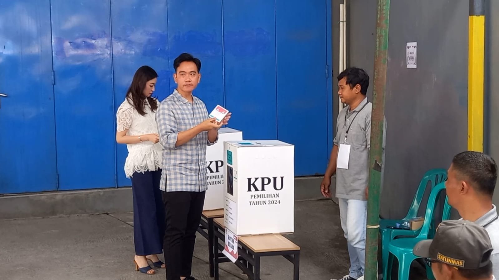 Gibran Sampaikan Salam dari Prabowo Usai Pencoblosan: Perbedaan Itu Wajar